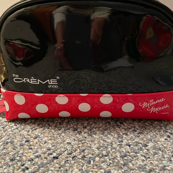 NWT … Minnie Make up bag.. (perfume NOT included) for show only…🍂🍁 - Picture 2 of 4